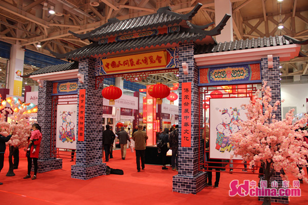 民間草編“九龍壁”亮相文展會(huì) 毫?xí)r10年制作完(圖1) 民間草編“九龍壁”亮相文展會(huì) 毫?xí)r10年制作完(圖1)