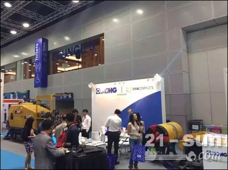 徐工展位現(xiàn)場，客戶不斷