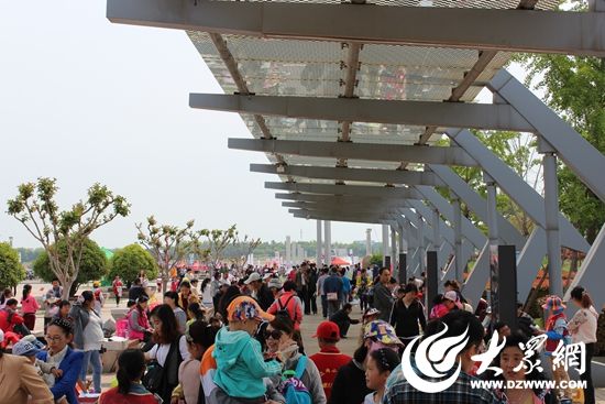 這三天，太陽廣場就是這么熱鬧（攝影 王高強）