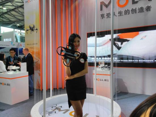 VR和無人機等技術(shù)吸睛 2016亞洲消費電子展(圖1) VR和無人機等技術(shù)吸睛 2016亞洲消費電子展(圖1)
