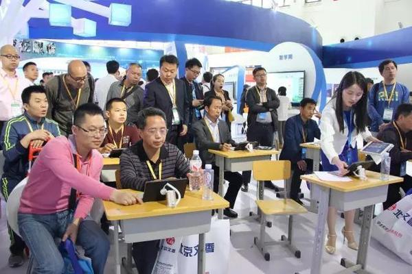 第70屆中國(guó)教育裝備展 科大訊飛精彩亮相(圖5) 第70屆中國(guó)教育裝備展 科大訊飛精彩亮相(圖5)