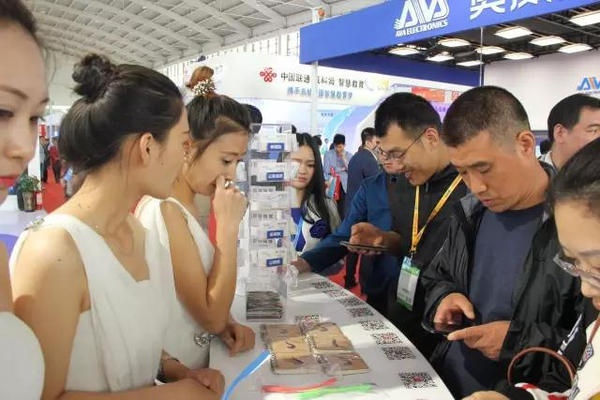 第70屆中國(guó)教育裝備展 科大訊飛精彩亮相(圖3) 第70屆中國(guó)教育裝備展 科大訊飛精彩亮相(圖3)