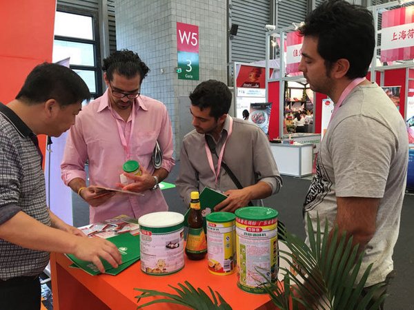 莞企組團亮相中食展 百味佳產(chǎn)品受關(guān)注(圖2) 莞企組團亮相中食展 百味佳產(chǎn)品受關(guān)注(圖2)