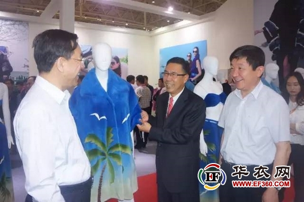 2016北京國(guó)際皮草時(shí)裝展盛大開(kāi)幕(圖3) 2016北京國(guó)際皮草時(shí)裝展盛大開(kāi)幕(圖3)