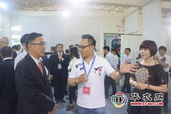 2016北京國(guó)際皮草時(shí)裝展盛大開(kāi)幕(圖4) 2016北京國(guó)際皮草時(shí)裝展盛大開(kāi)幕(圖4)