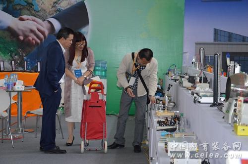 寧波舜盈亮相第70屆中國(guó)教育裝備展(圖3) 寧波舜盈亮相第70屆中國(guó)教育裝備展(圖3)