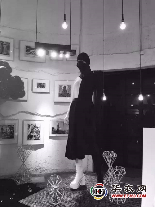 中國先鋒服飾視覺藝術(shù)展 熙然亮相(圖13) 中國先鋒服飾視覺藝術(shù)展 熙然亮相(圖13)