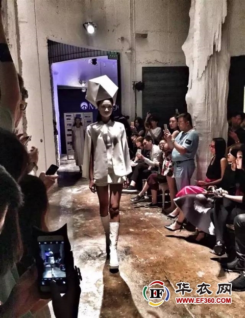 中國先鋒服飾視覺藝術(shù)展 熙然亮相(圖6) 中國先鋒服飾視覺藝術(shù)展 熙然亮相(圖6)
