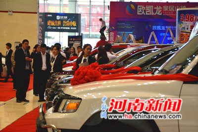 2016信陽(yáng)春季房展車展會(huì)盛大開(kāi)幕(圖4) 2016信陽(yáng)春季房展車展會(huì)盛大開(kāi)幕(圖4)