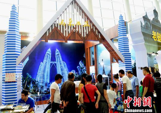 海交會(huì)ACD成員國(guó)映像館觀眾如潮 展區(qū)3000平方米 海交會(huì)ACD成員國(guó)映像館觀眾如潮 展區(qū)3000平方米