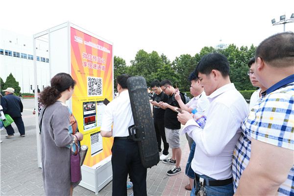 2016北京樂(lè)器展火爆現(xiàn)場(chǎng) 聲聲悠揚(yáng)引人駐足(圖6)