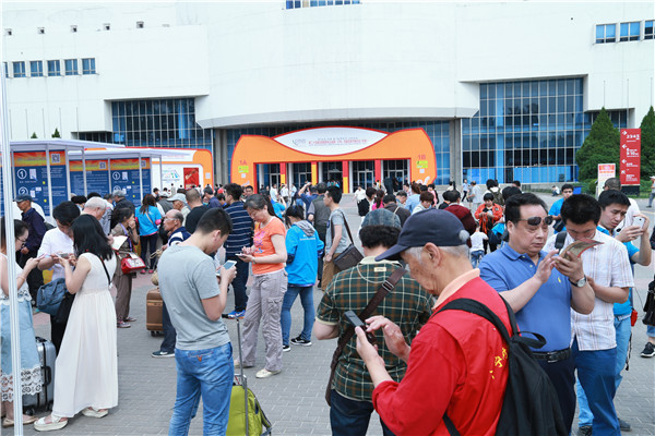 2016北京樂(lè)器展火爆現(xiàn)場(chǎng) 聲聲悠揚(yáng)引人駐足(圖8)