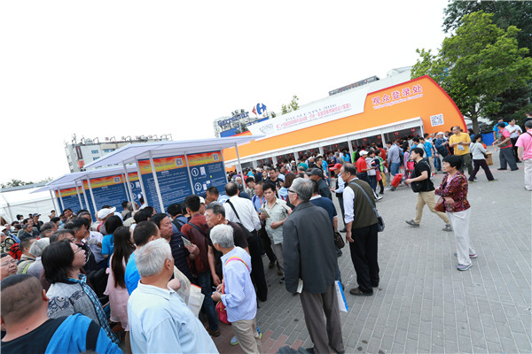 2016北京樂(lè)器展火爆現(xiàn)場(chǎng) 聲聲悠揚(yáng)引人駐足(圖3)