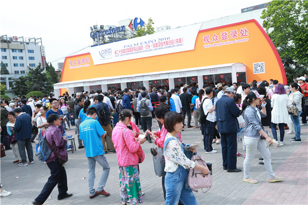 2016北京樂(lè)器展火爆現(xiàn)場(chǎng) 聲聲悠揚(yáng)引人駐足(圖4)