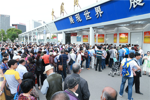 2016北京樂(lè)器展火爆現(xiàn)場(chǎng) 聲聲悠揚(yáng)引人駐足(圖2)