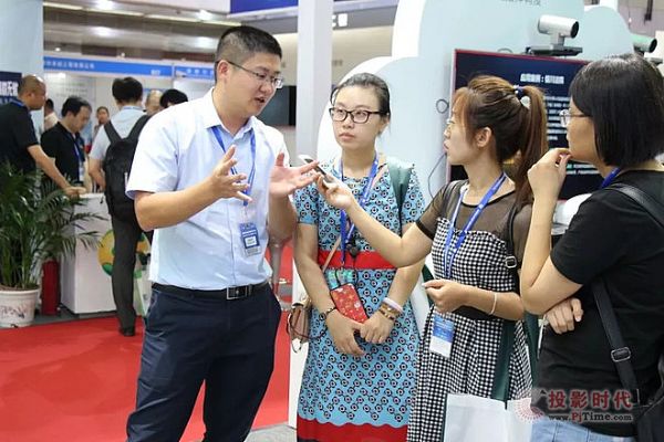 億聯(lián)創(chuàng)新視頻會議模式政法展刮起綠色旋風(圖4) 億聯(lián)創(chuàng)新視頻會議模式政法展刮起綠色旋風(圖4)